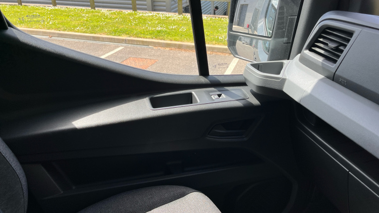 Renault Master Mwb Diesel Fwd MM35 Blue dCi 150 Advance Medium Roof Van